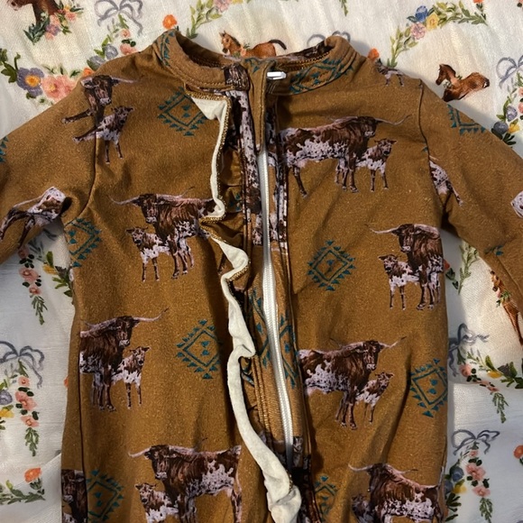 COWKID CLOTHING CO • Newborn Zip Up Jammies - Picture 2 of 4